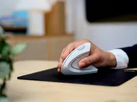 Бездротова вертикальна ергономічна миша Trust Verto, 6 кнопок, 800–1600 DPI, USB ресивер, для ПК, ноутбука, Mac, біла — фото 4